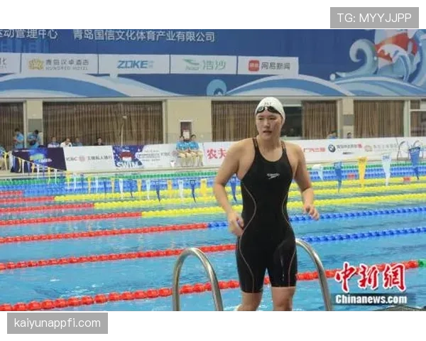 叶诗文家里到底开什么玩笑？游泳池边还带私人厨师？